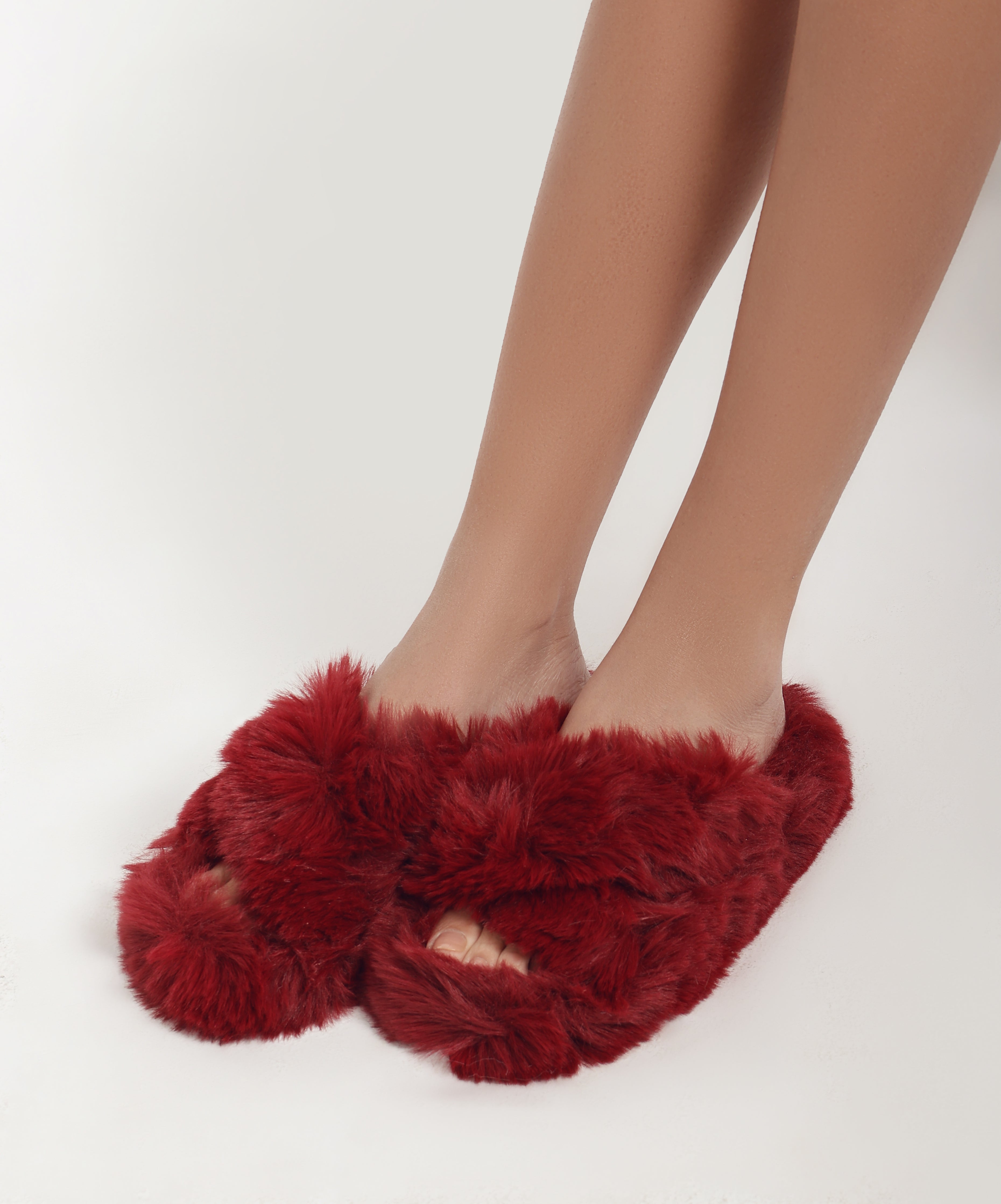 Faux Fur Criss-Cross Slippers - Maroon